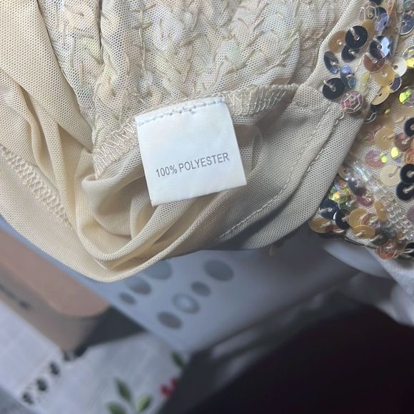 Nice top for the holidays - Picture 8 of 9